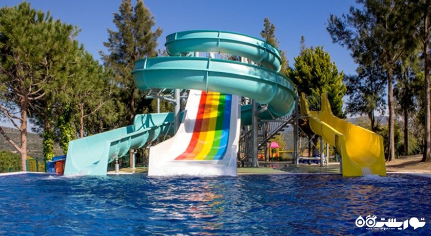 سرسره های مجموعه استخرهای هتل